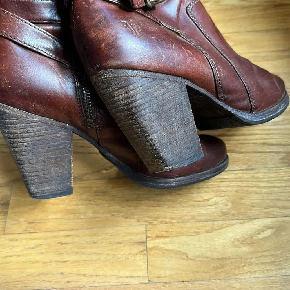Frye sz 7 Patty Riding Bootie in cognac brown color good pre owned wear shown